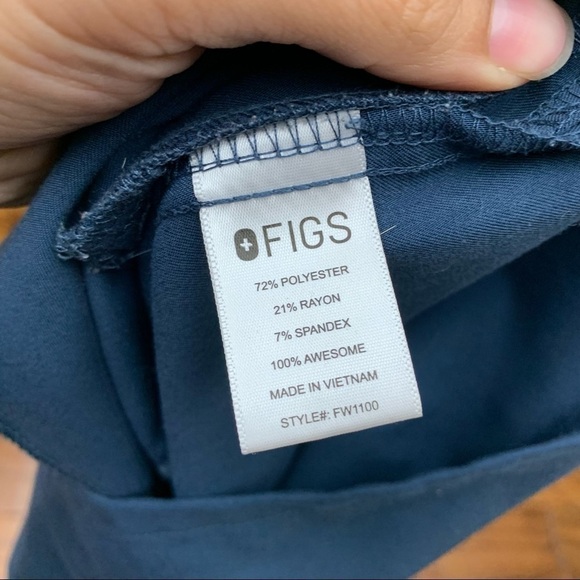 Figs Casma Three-Pocket Scrub Top - Picture 4 of 5